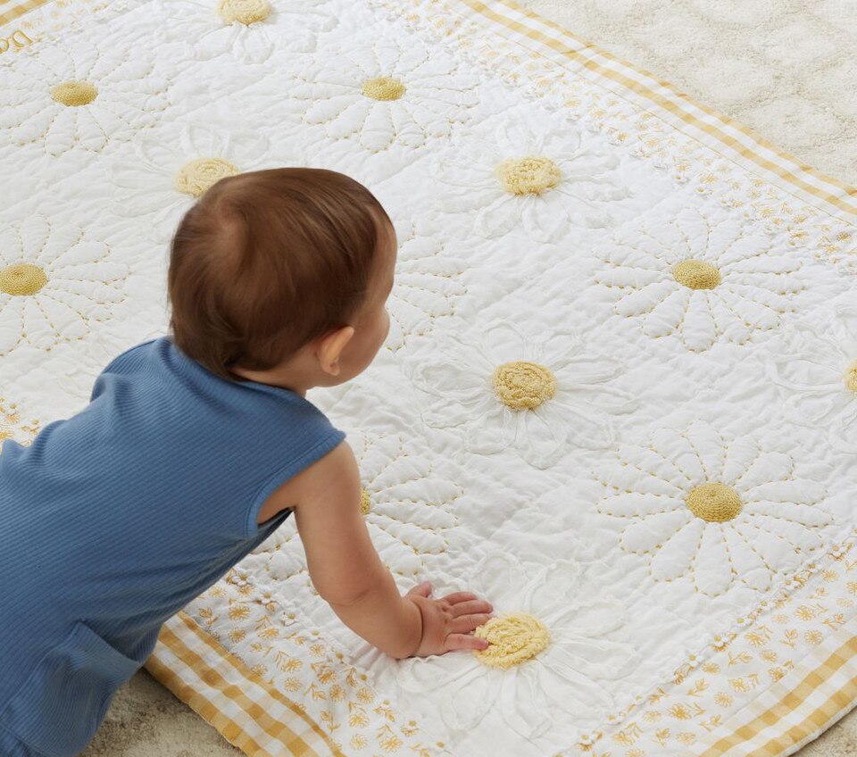 Dandy Daisy Baby Bedspread
