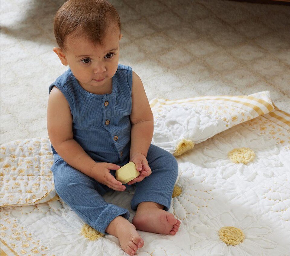 Dandy Daisy Baby Bedspread