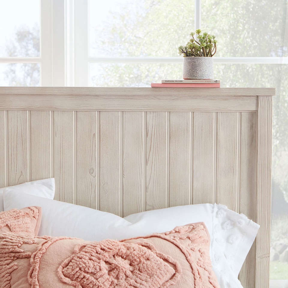 Beadboard Basic Bed