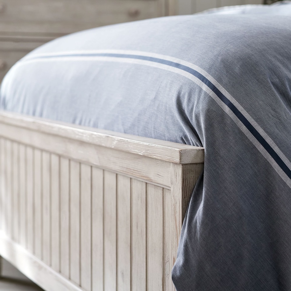 Beadboard Basic Bed