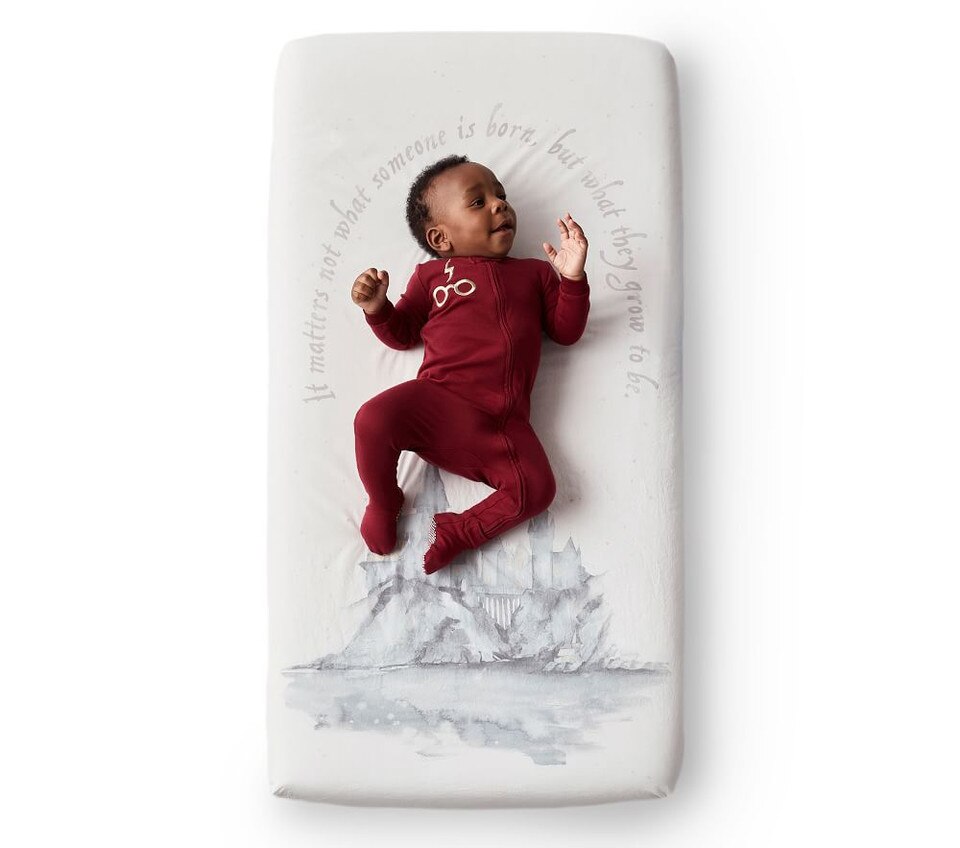 HARRY POTTER™ HOGWARTS™ Organic Picture Perfect Fitted Cot Sheet