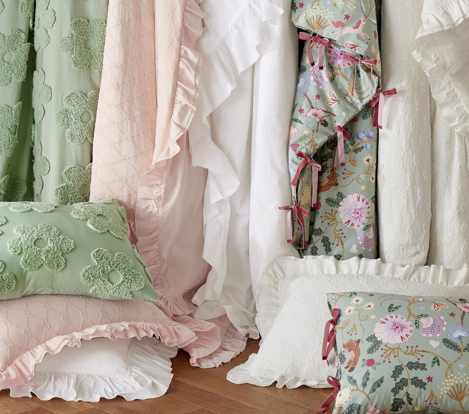 Textured Daisy Jacquard Duvet Cover & Pillowcases